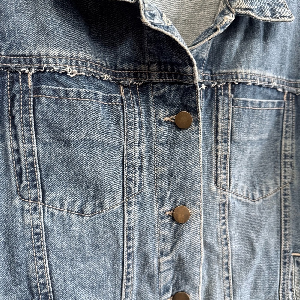 Falls Creek Distressed Raw Hem Denim Jacket Medium Wash Coastal Cowgirl Indie - Picture 6 of 6